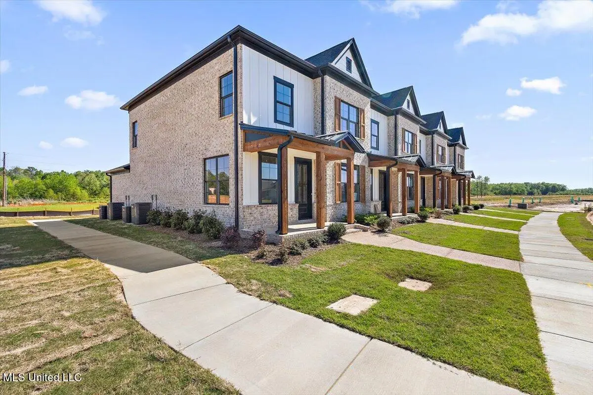 731 Bolivar Drive, Nesbit, MS 38651 - Image #1