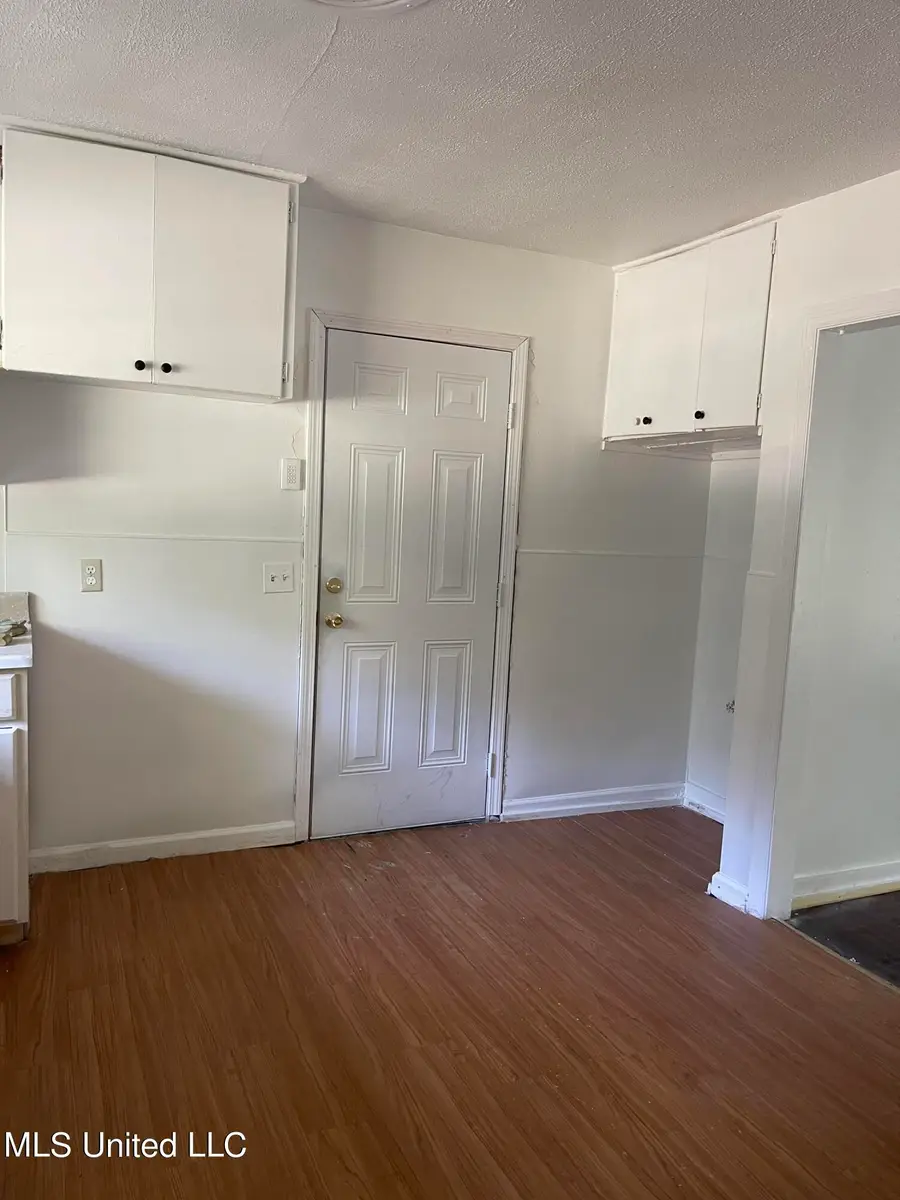 220 Wildwood Terrace, Jackson, MS 39212 - Image #2