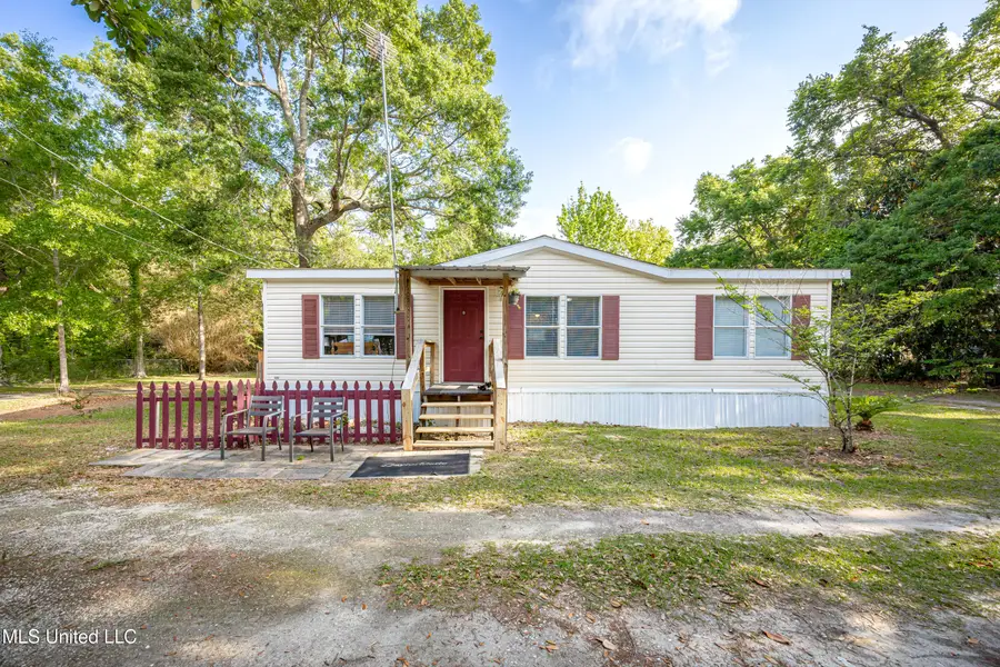 8708 Maple Avenue, Ocean Springs, MS 39564 - Image #2