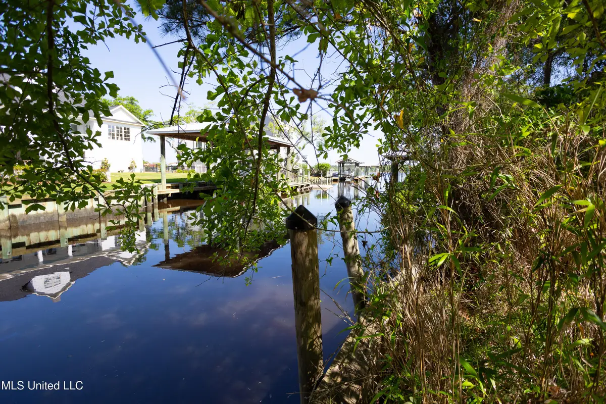 1305 Cove Avenue, Ocean Springs, MS 39564 - #1