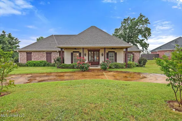 208 Grand Oak Boulevard, Clinton, MS 39056