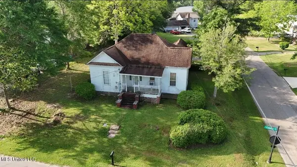 504 E College Avenue, Wiggins, MS 39577