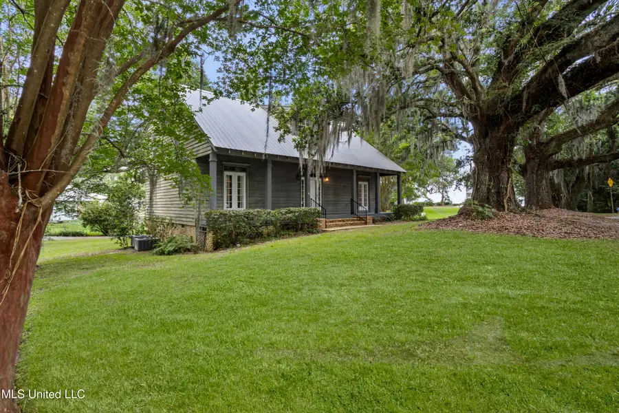 408 Oakwood Drive, Ocean Springs, MS 39564 - #3