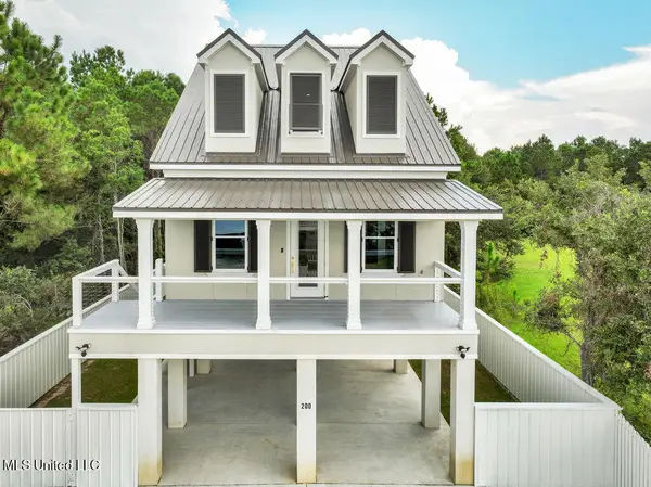 200 Farrar Lane, Waveland, MS 39576