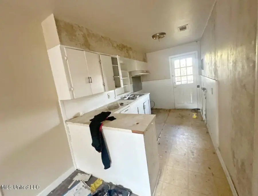 2566 Mcdowell Circle, Jackson, MS 39204 - Image #2