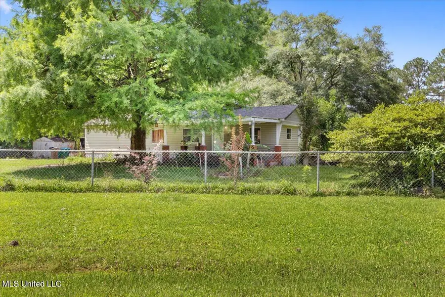18295 Robin Oaks Drive, Gulfport, MS 39503 - Image #2