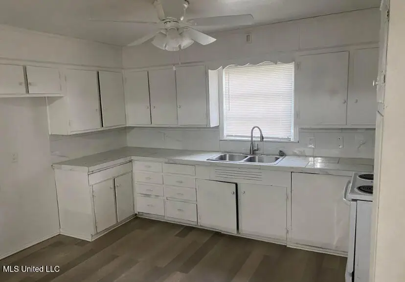 118 W Leavell Woods Drive, Jackson, MS 39212 - Image #2