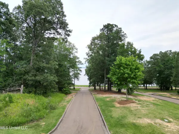N Natchez Drive, Madison, MS 39110