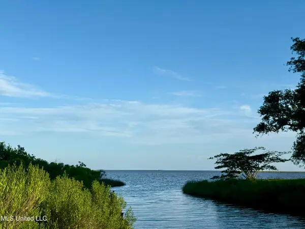 2101 Sandalwood Place, Gautier, MS 39553