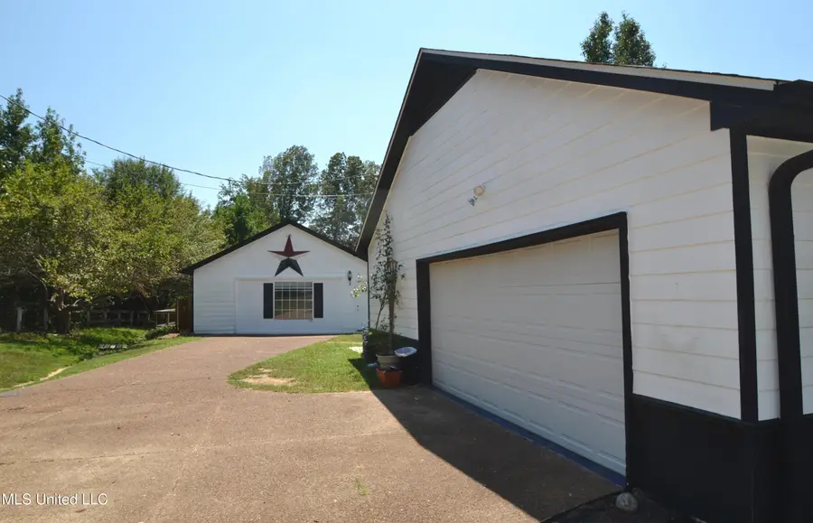 303 Lynett Drive, Byhalia, MS 38611 - Image #2