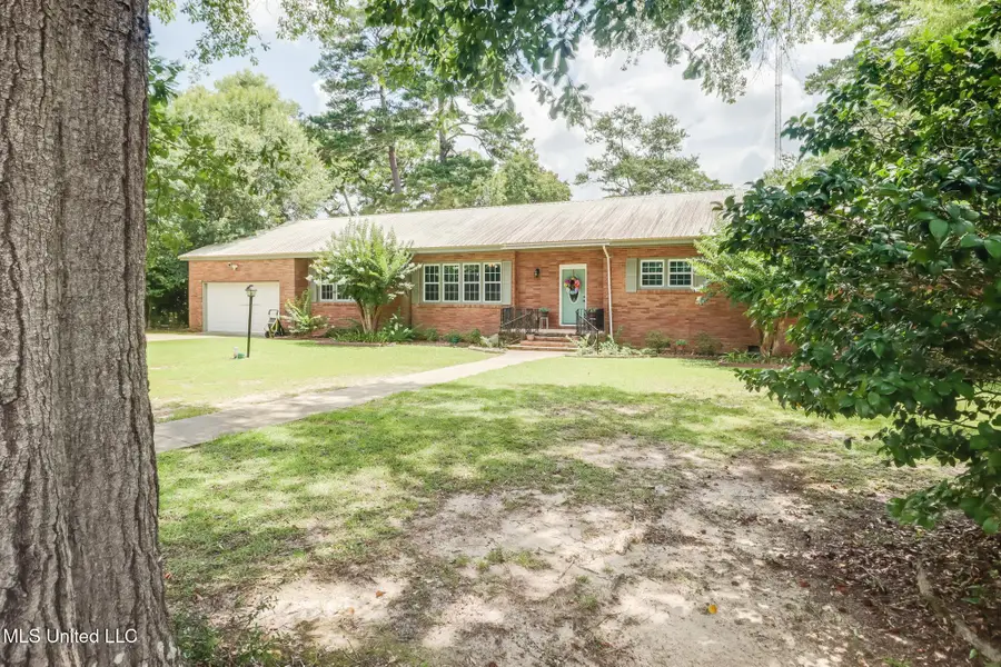 221 S Third Street, Wiggins, MS 39577 - Image #2