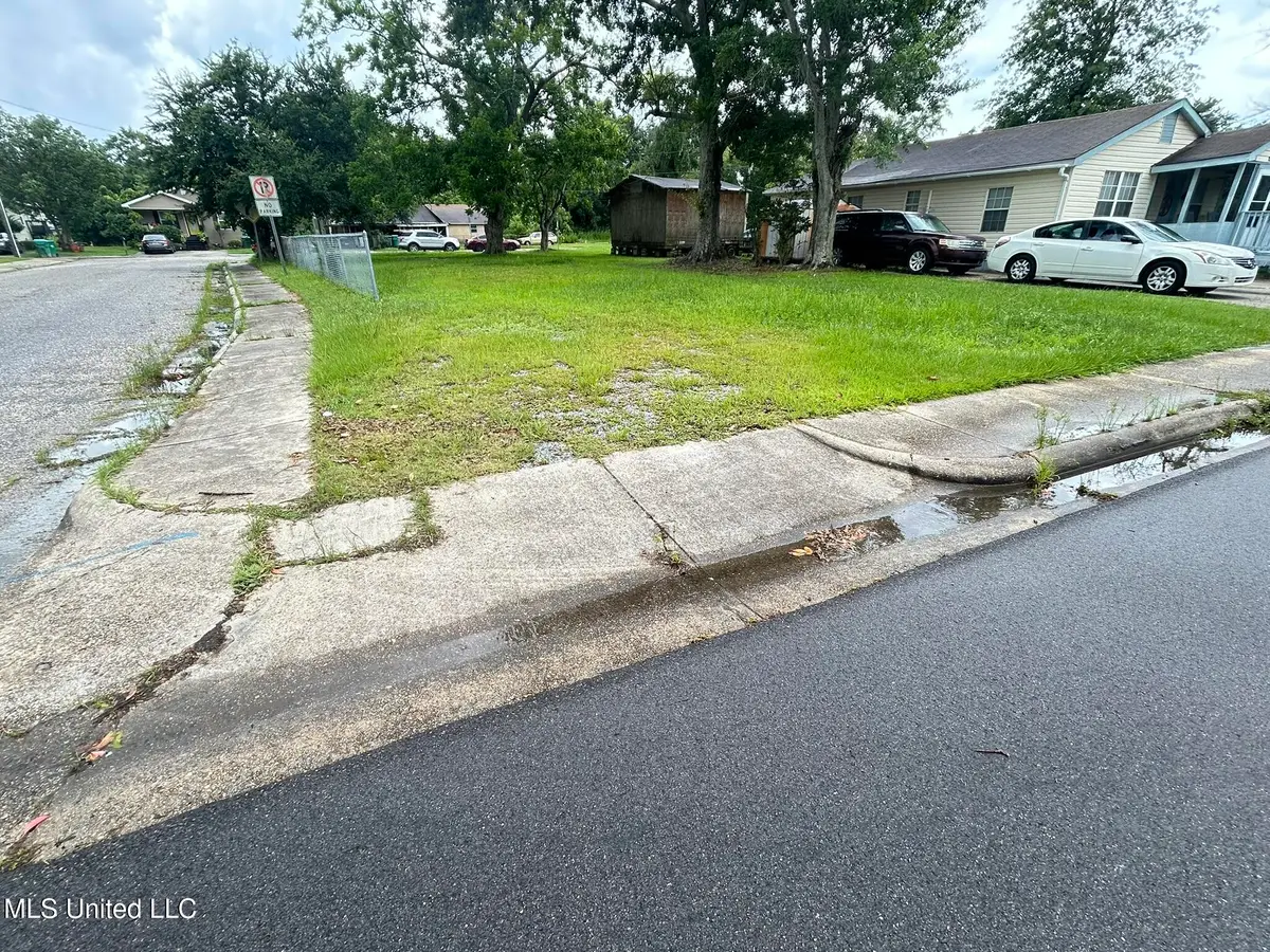 1306 Dupont Avenue, Pascagoula, MS 39567 - Image #1