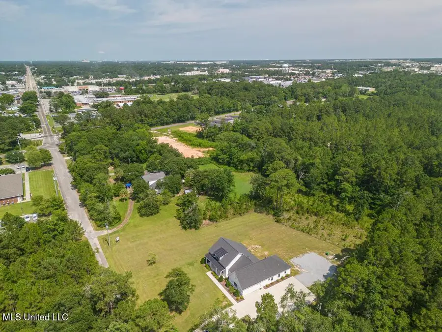 16043 W Dedeaux Road, Gulfport, MS 39503 - Image #3