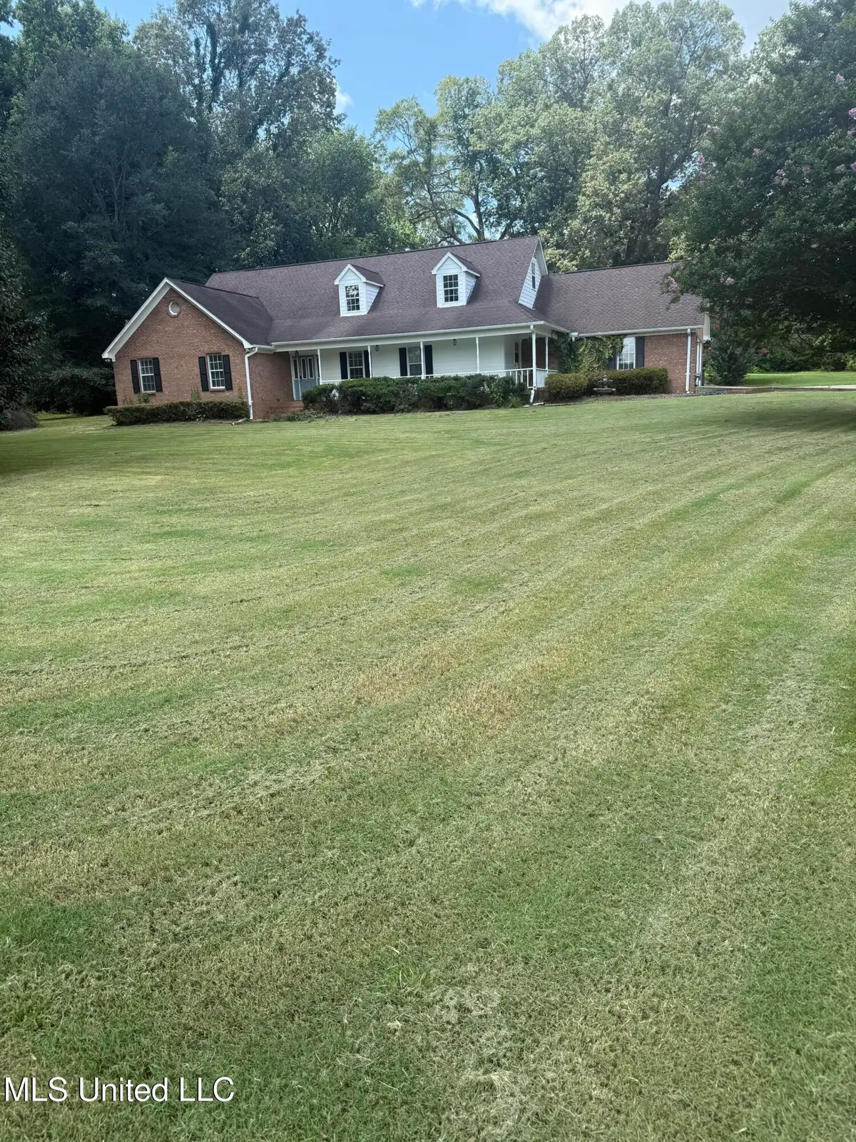 106 Oakwood Drive, Senatobia, MS 38668 - Image #1