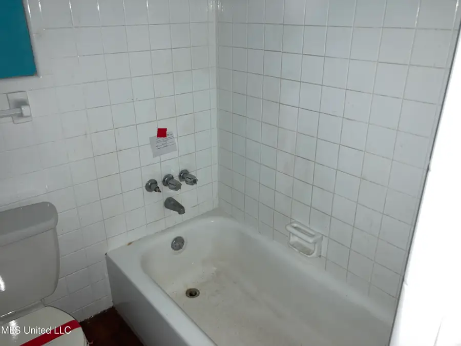 1002 Autumn Street, Jackson, MS 39212 - Image #2