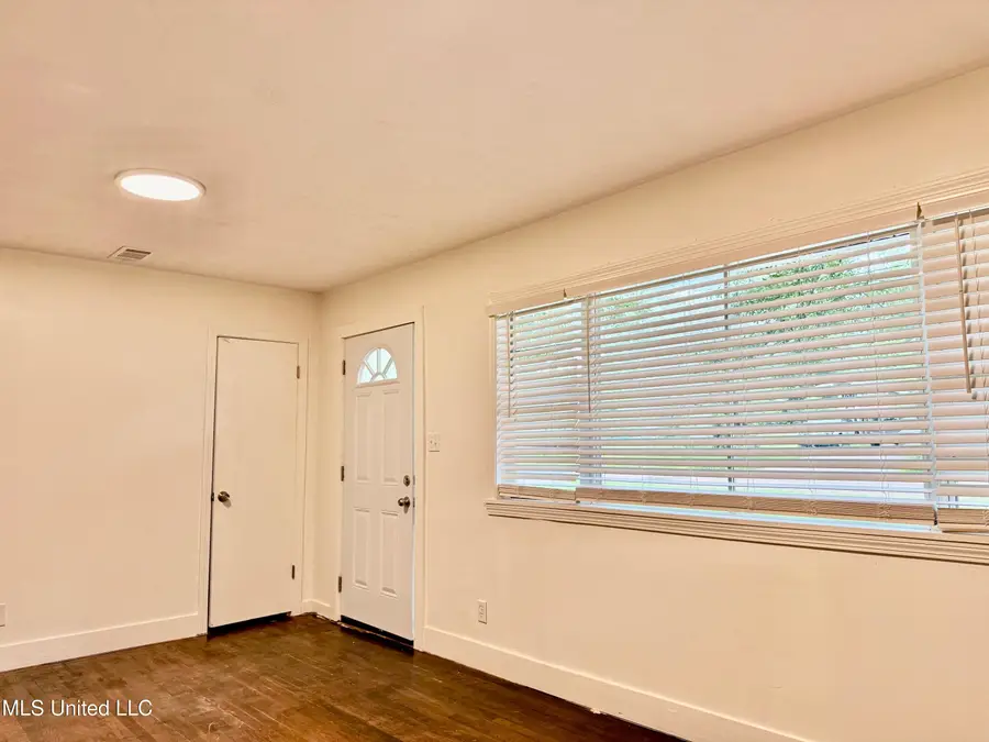 404 Mcdowell Park Circle, Jackson, MS 39204 - Image #3