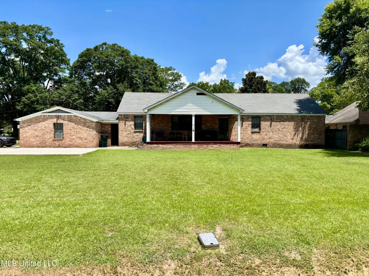814 W Claiborne Avenue, Greenwood, MS 38930 - #1