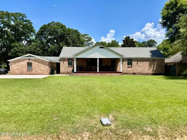 814 W Claiborne Avenue, Greenwood, MS 38930
