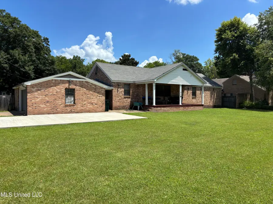 814 W Claiborne Avenue, Greenwood, MS 38930 - #3