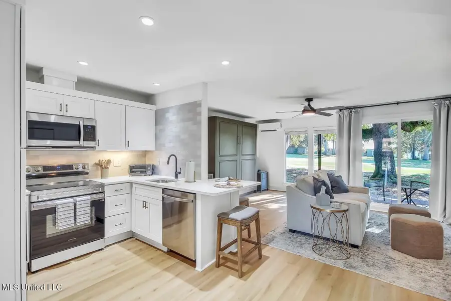 118 Molokai, Diamondhead, MS 39525 - Image #2