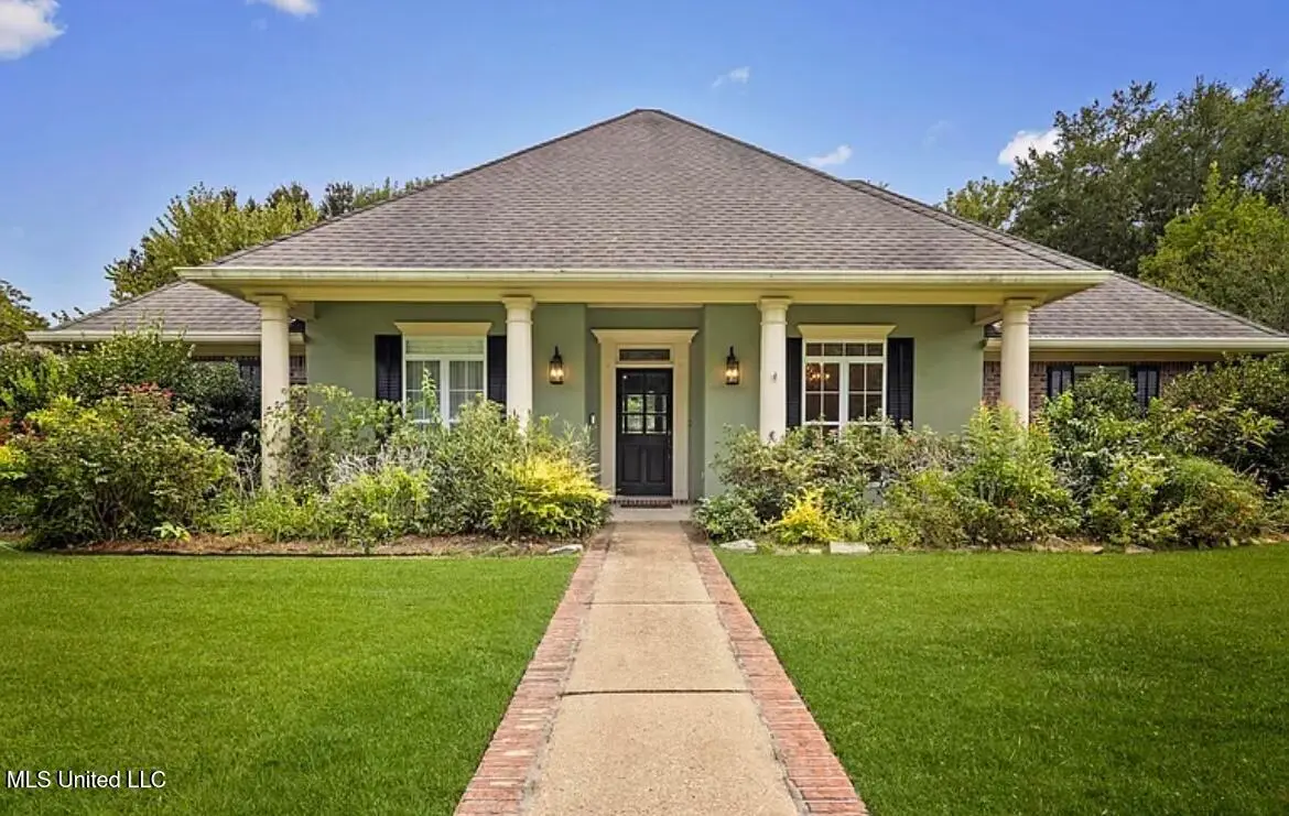 124 Surgeres Place, Ocean Springs, MS 39564 - Image #1