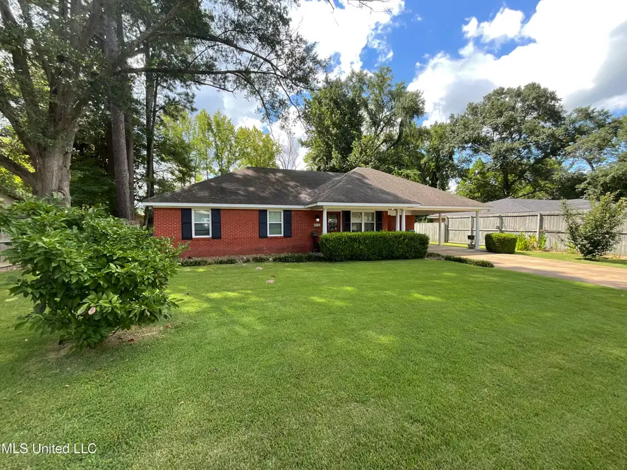 814 Windsor Road, Grenada, MS 38901 - Image #2