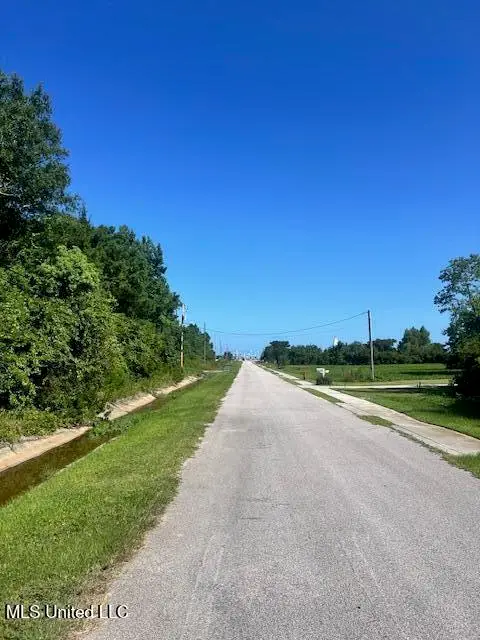 328 Terrace Avenue, Waveland, MS 39576 - Image #3