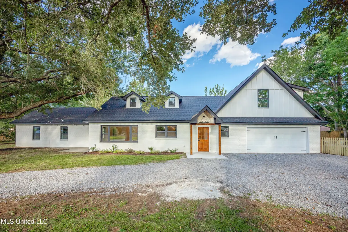 9329 Ridgeview Drive, Ocean Springs, MS 39564 - Image #1