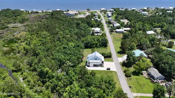 180 Vacation Lane, Waveland, MS 39576