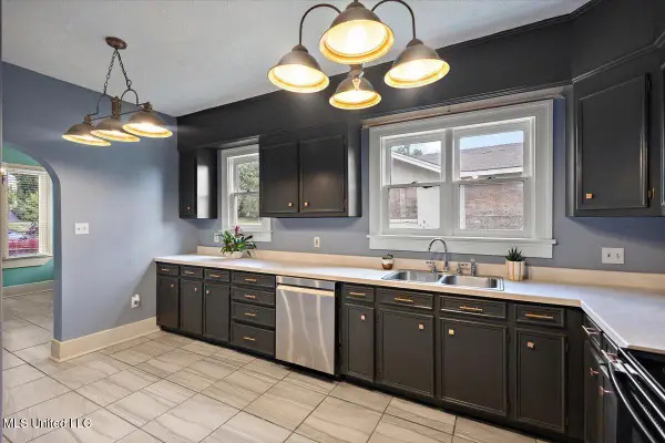 1054 Madison Street, Jackson, MS 39202