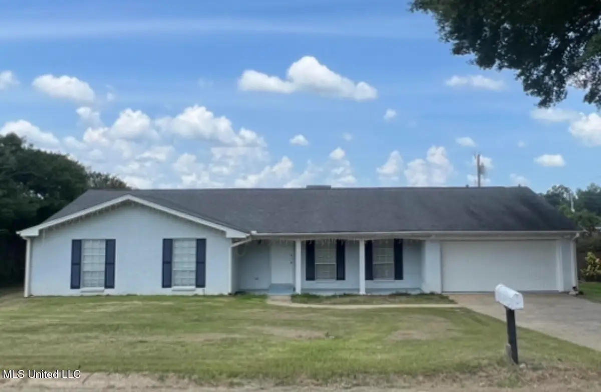 506 Oakbrook Circle, McComb, MS 39648 - Image #1