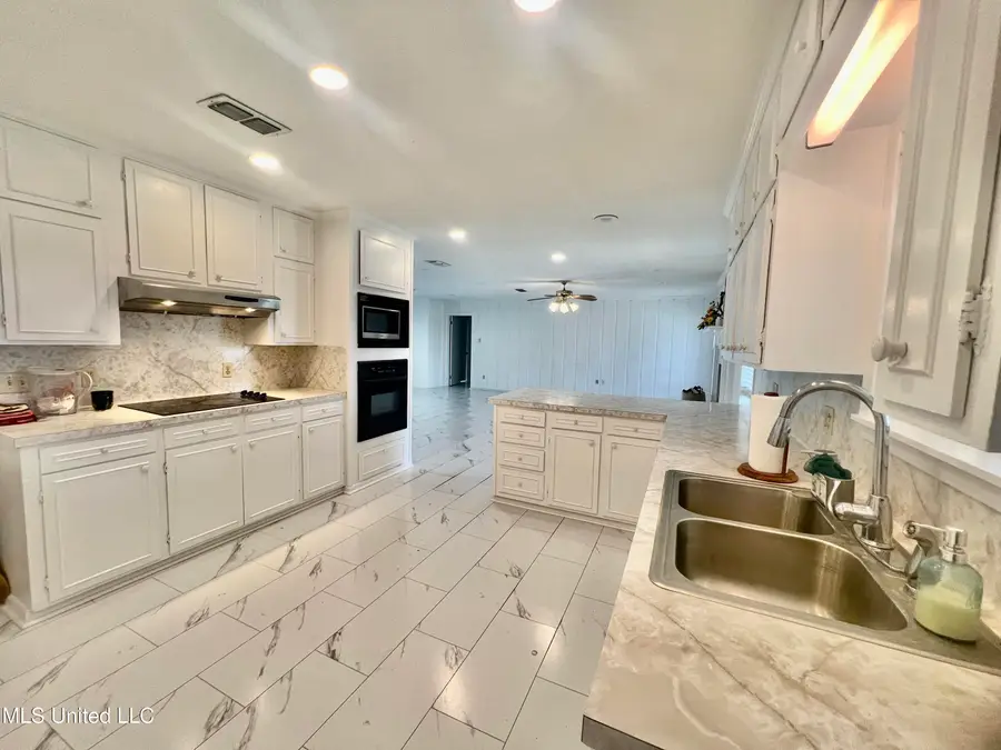 506 Oakbrook Circle, McComb, MS 39648 - Image #3