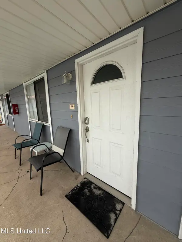 1664 Beach Boulevard, Biloxi, MS 39531