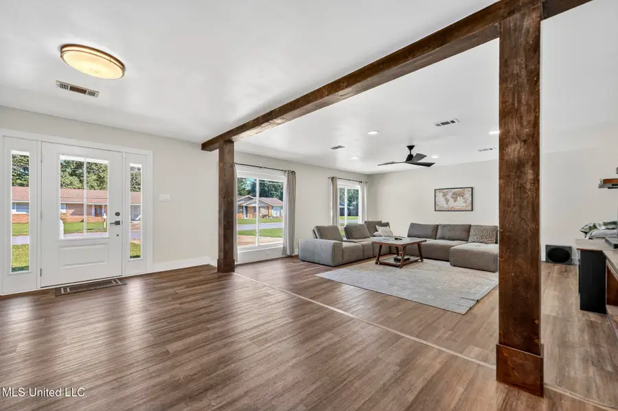 100 Hunter Drive, Ocean Springs, MS 39564 - Image #3