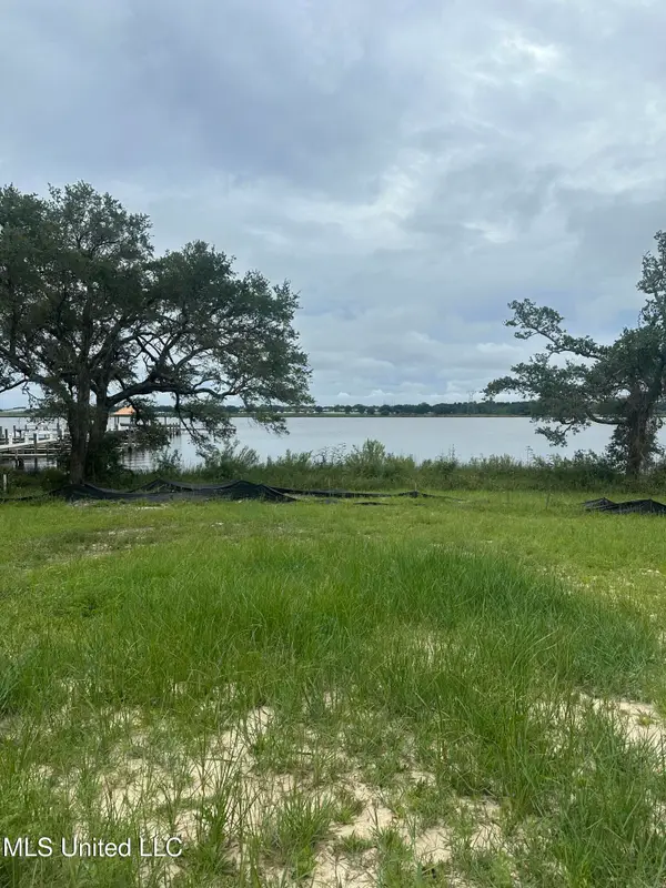 Savannah Estates Boulevard, Biloxi, MS 39532