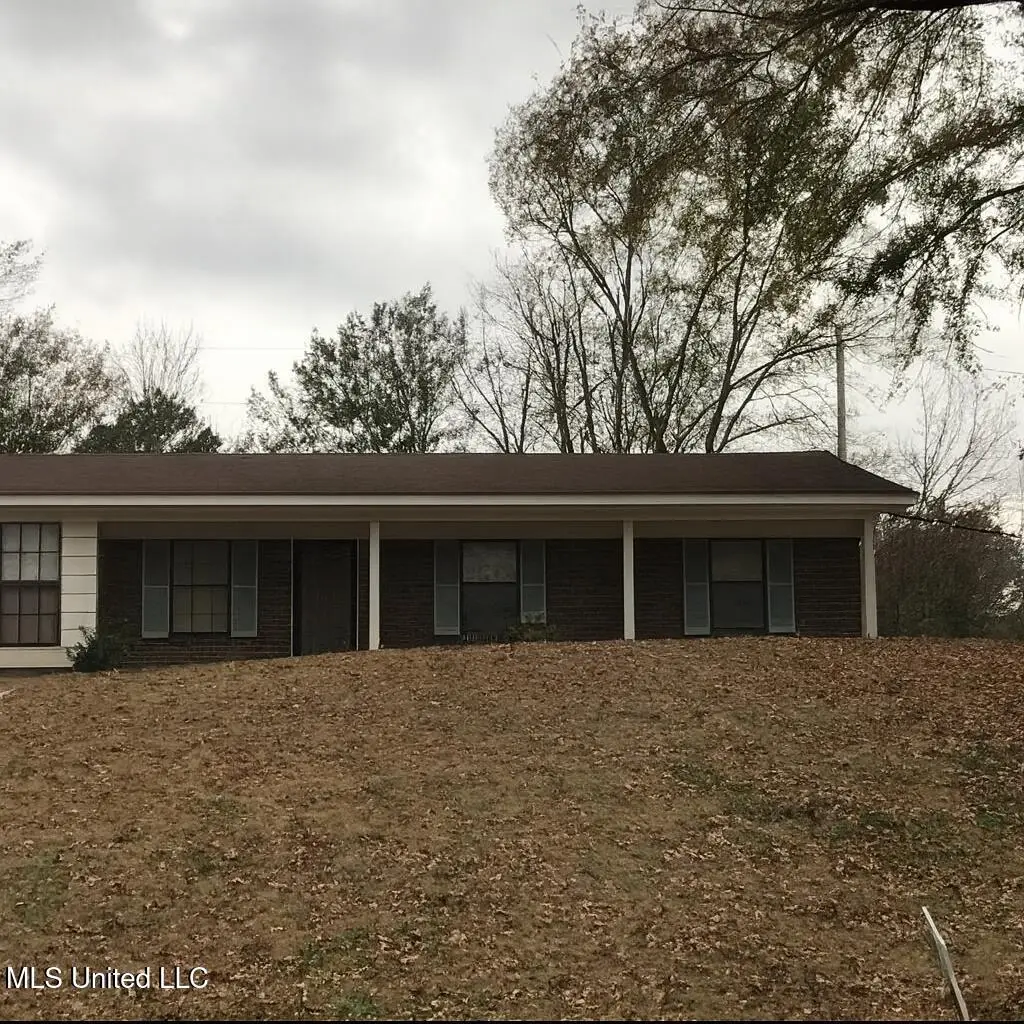 840 White Circle, Grenada, MS 38901 - Image #1