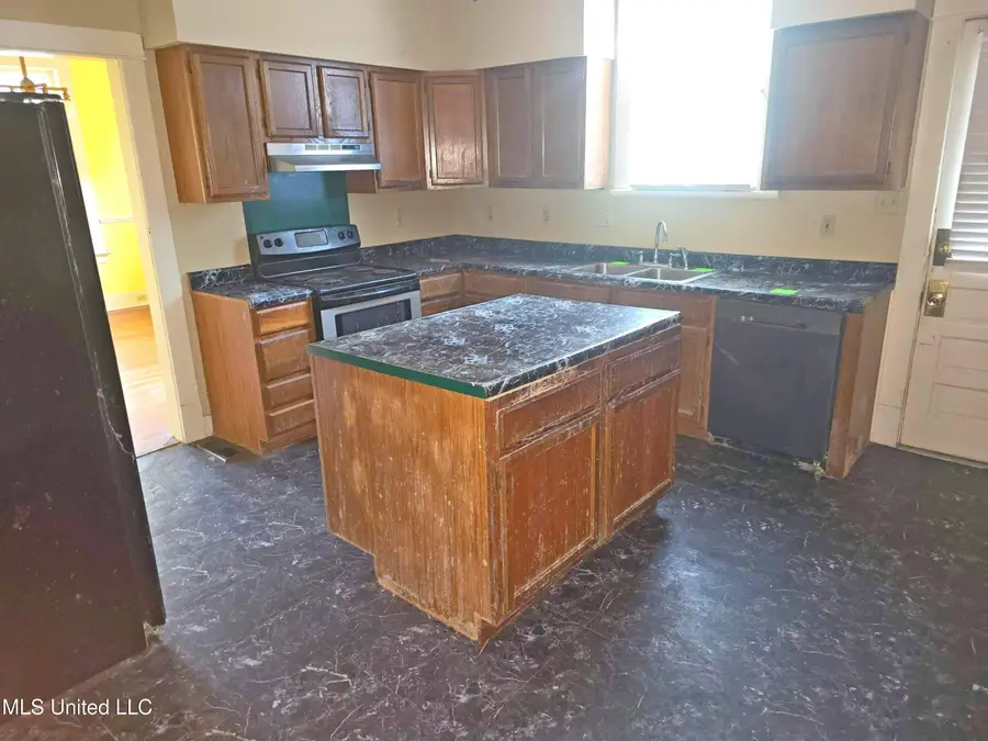 155 W 2nd Street, Clarksdale, MS 38614 - Image #2