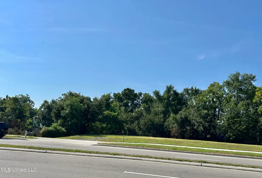 1067 Division Street, Biloxi, MS 39530 - Image #2