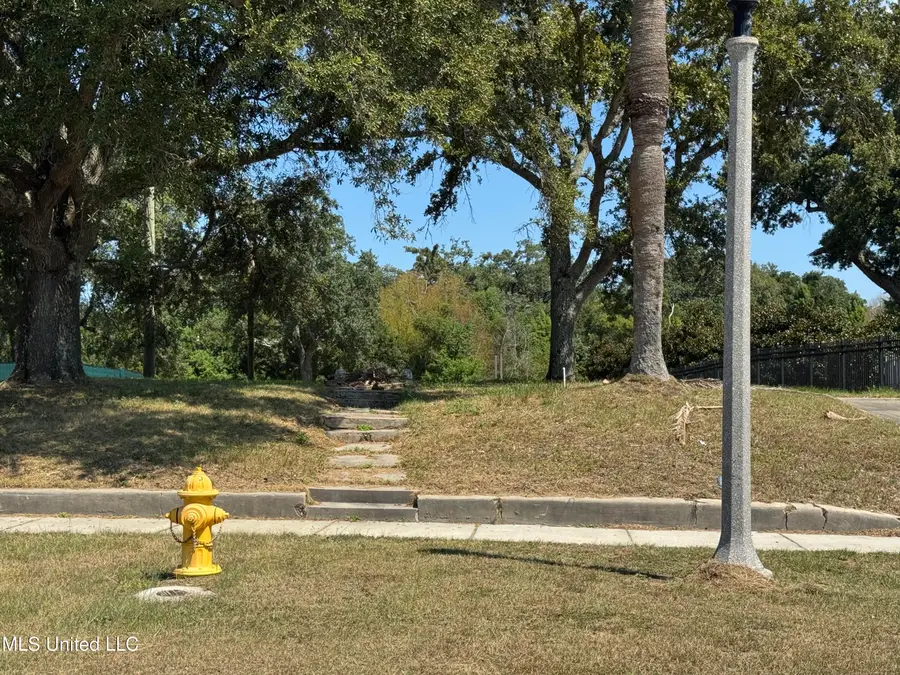 1086 Beach Boulevard, Biloxi, MS 39530 - Image #2