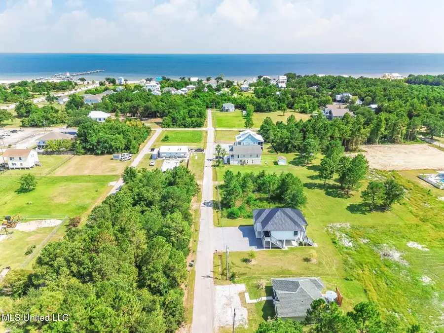 329 Davis Street, Waveland, MS 39576 - Image #2