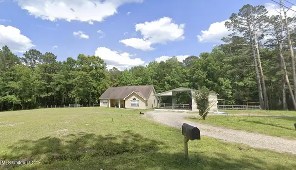 414 Larow D Drive, Carriere, MS 39426