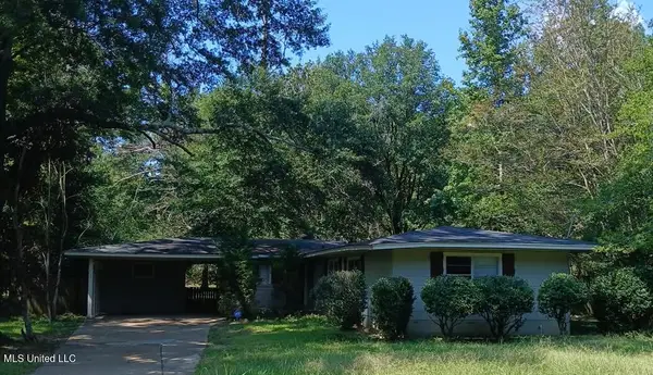 304 Colonial Circle, Jackson, MS 39211
