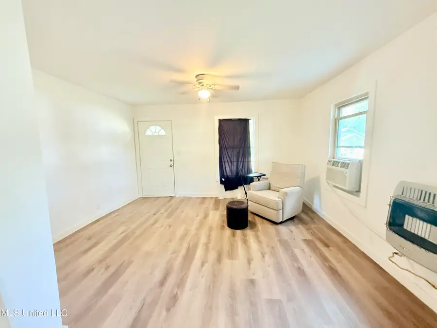 41 Pecan Street, Grenada, MS 38901 - Image #3