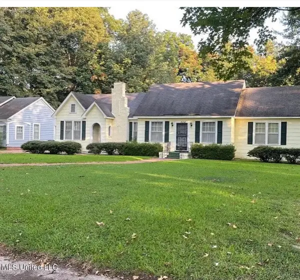 404 W Jefferson Avenue, Greenwood, MS 38930