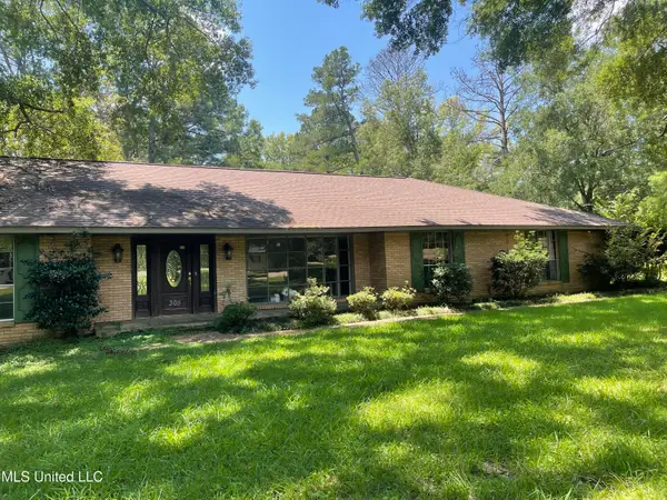 305 Linda Dr Drive, Clinton, MS 39056