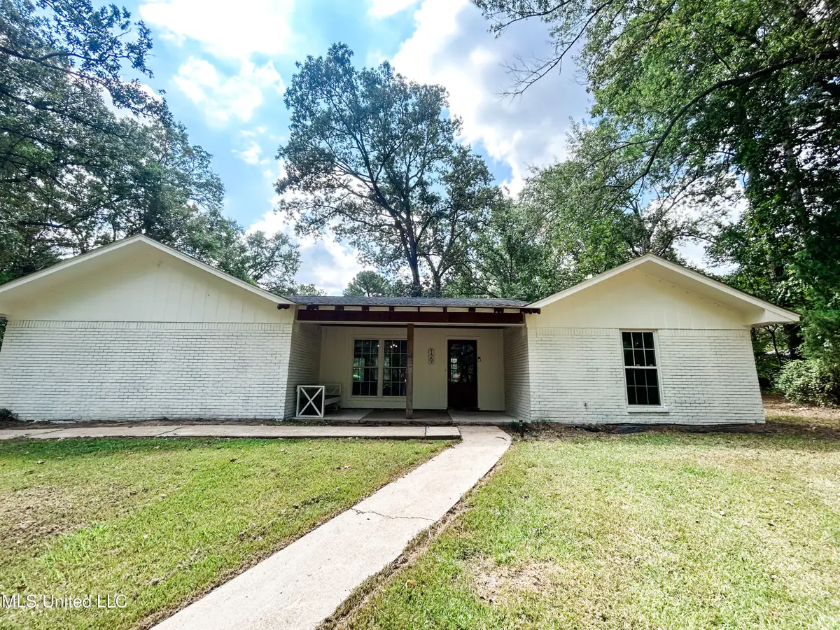 129 Beechtree Lane, Florence, MS 39073 - Image #1