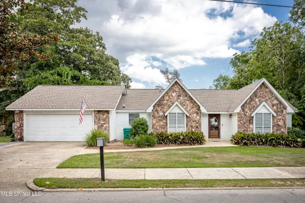 1108 E Cherokee Glen, Ocean Springs, MS 39564