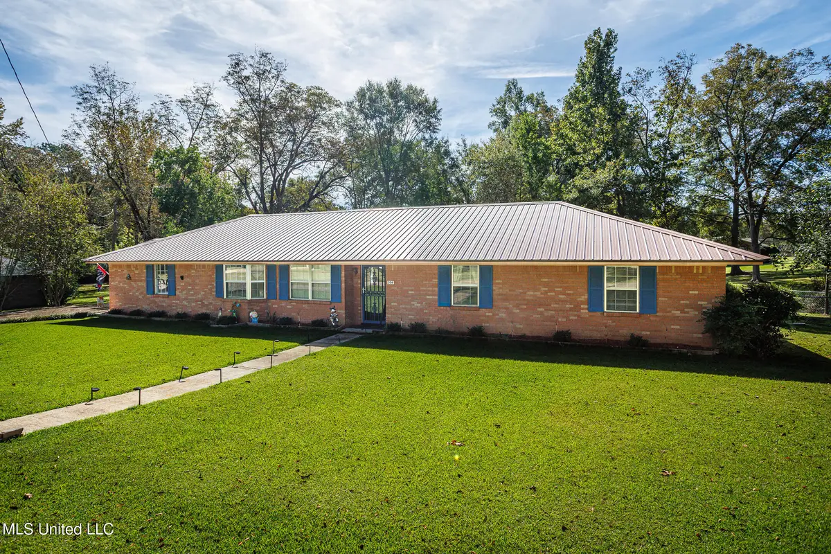 306 E Court Avenue, Mendenhall, MS 39114 - Image #1