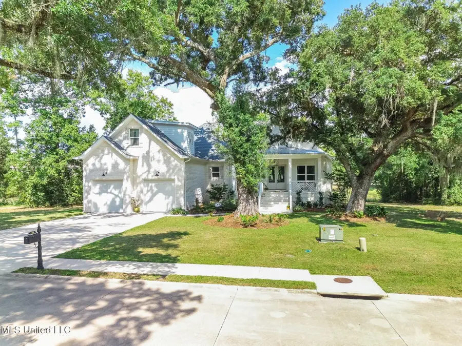 633 Savannah Estates Boulevard, Biloxi, MS 39532 - Image #2