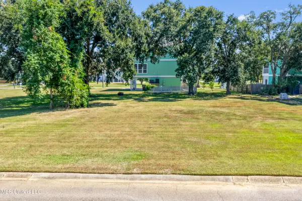 122 Beachview Drive, Pass Christian, MS 39571